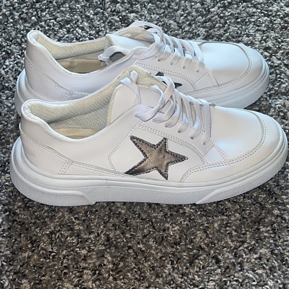MKS Women's Shoe Size 9 White Faux Leather Bronze Star Lace Up Sneakers New - Picture 2 of 5